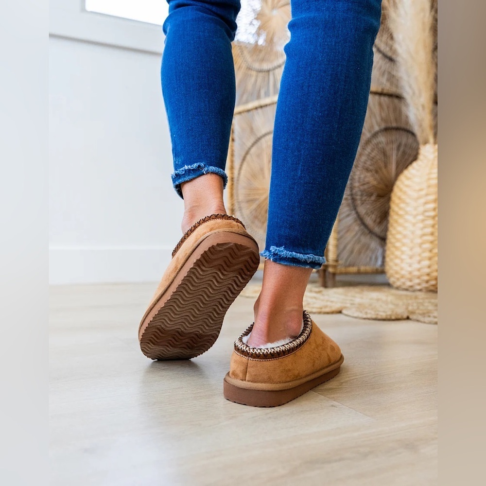NIB Brand New Very G Sparks Tan Fur Vegan Suede Slip On Slides Shoes Slippers - Picture 6 of 11